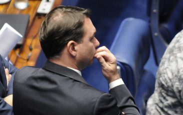 PT aciona CNMP por procuradora do caso Flávio Bolsonaro