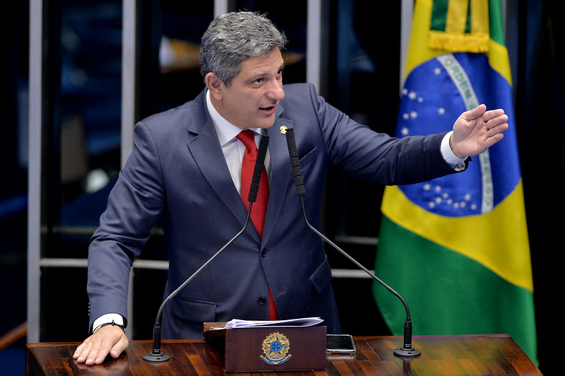 Rogério Carvalho quer prazo de 72 horas para Anvisa liberar vacinas contra a Covid