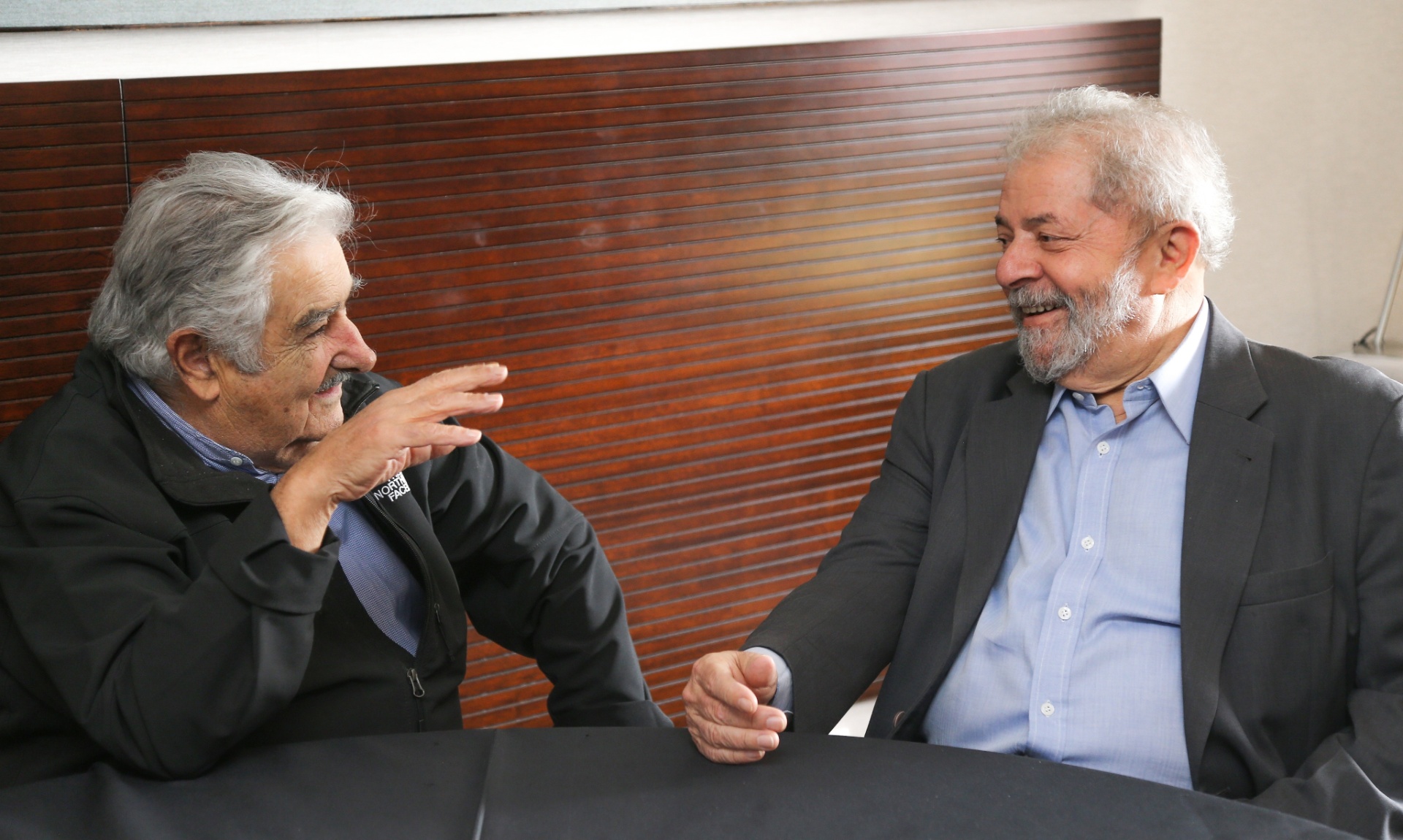 Pepe Mujica se aposenta com mensagem de resistência