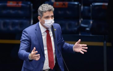 Rogério condena insistência do governo em ataques à China