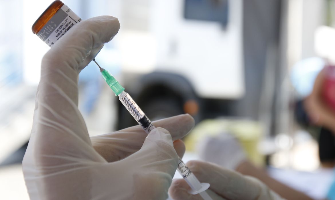 Emenda do PT no Senado quer garantir recursos para vacina