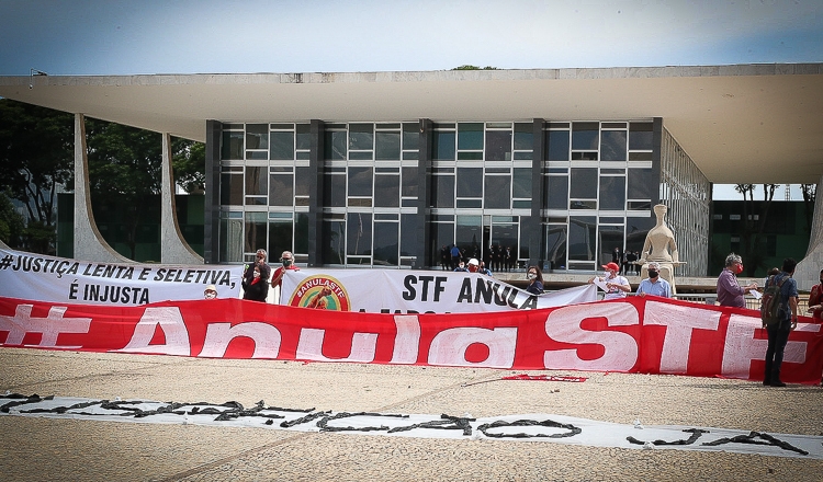 Diálogos reafirmam conluio de Moro e Dallagnol para condenar Lula
