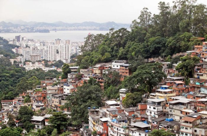 Governo Bolsonaro aperta orçamento em plena pandemia