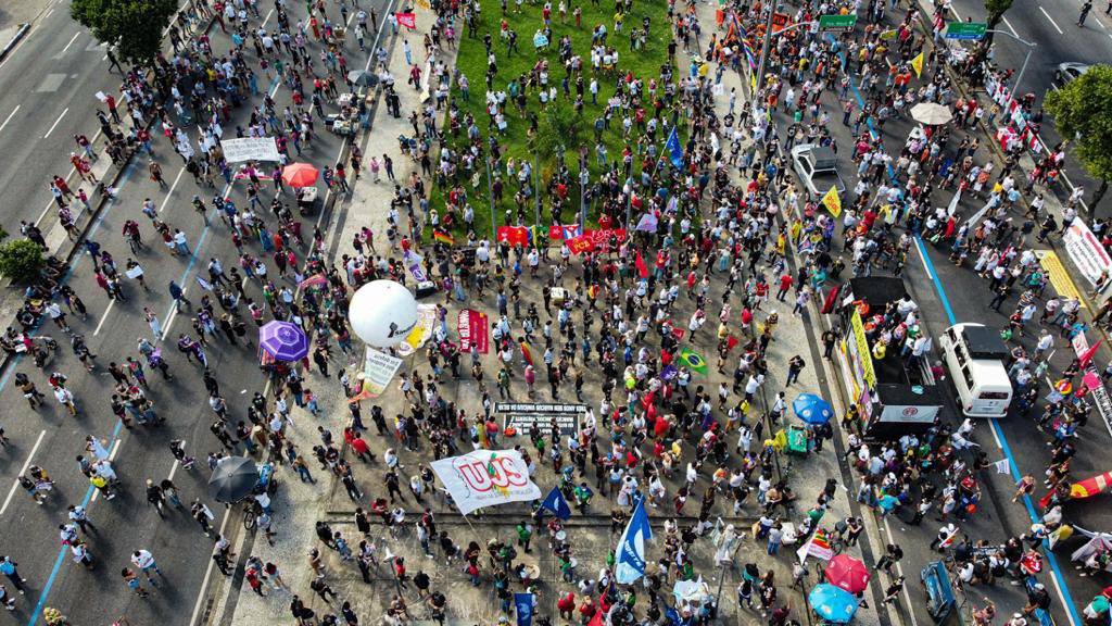 Milhares gritam “fora Bolsonaro” em mais de 200 cidades