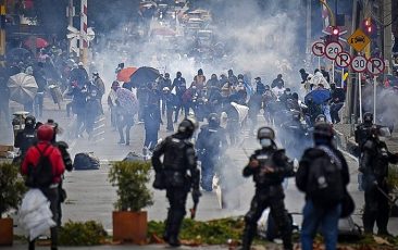 Bancada repudia violência contra manifestantes na Colômbia