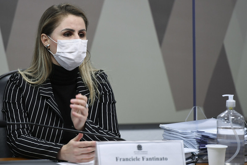 Bolsonaro prejudicou campanha de vacinação, afirma Francieli à CPI