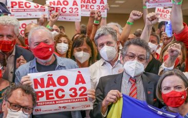 Contra a PEC 32: Reconstrução do Brasil depende do servidor público
