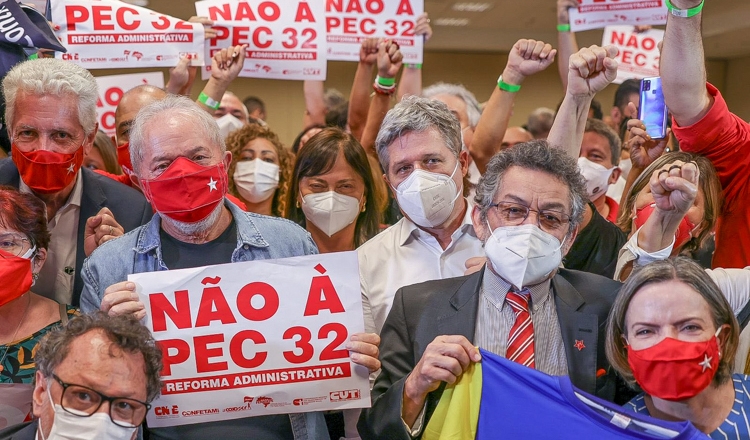 Contra a PEC 32: Reconstrução do Brasil depende do servidor público