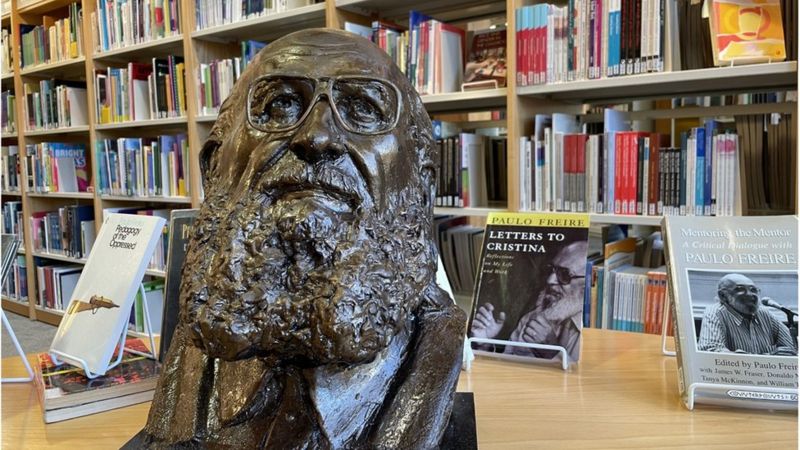 Paulo Freire ganha estátua em Cambridge para combater “guerra cultural”