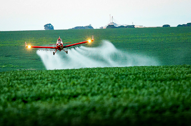 PT aciona STF para suspender flexibilização de agrotóxicos