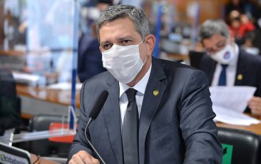 Rogério Carvalho defende reforma tributária progressiva