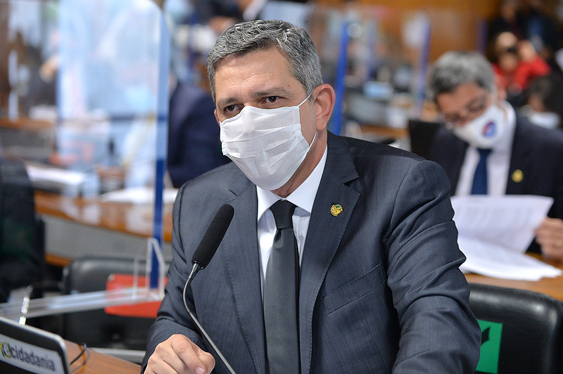 Rogério Carvalho defende reforma tributária progressiva