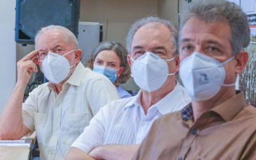 Lula e ex-ministros da Saúde defendem vacinação infantil e SUS
