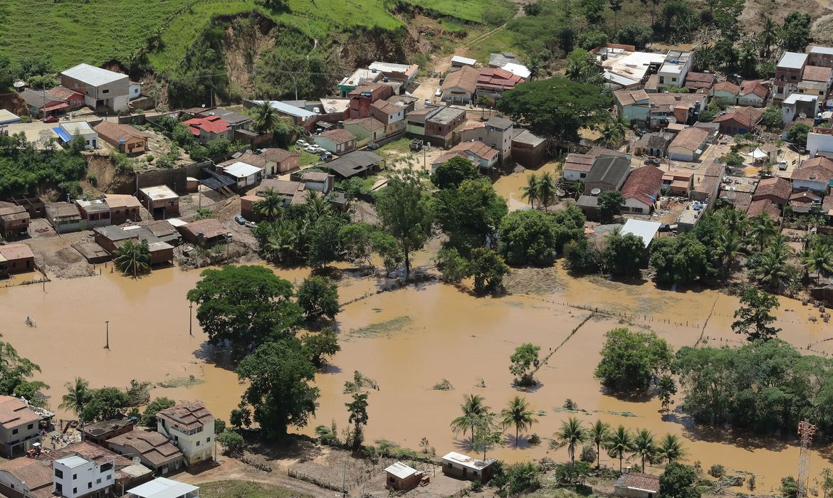 PT propõe fundo federal com recursos a vítimas de enchentes