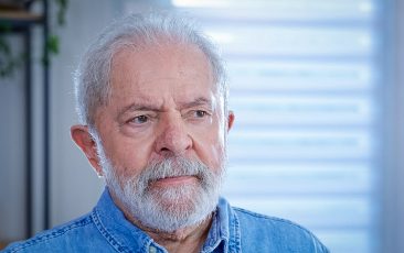 Lula lamenta a invasão russa à Ucrânia e pede paz
