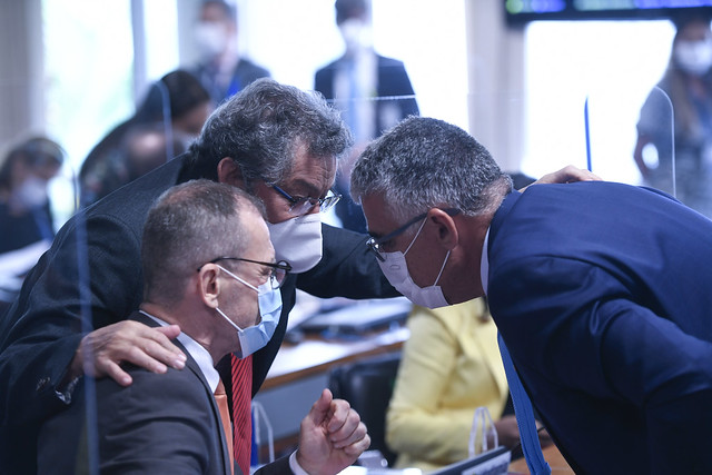 Juristas acionam Rodrigo Pacheco após ataques a senadores contrários a PL de porte de armas