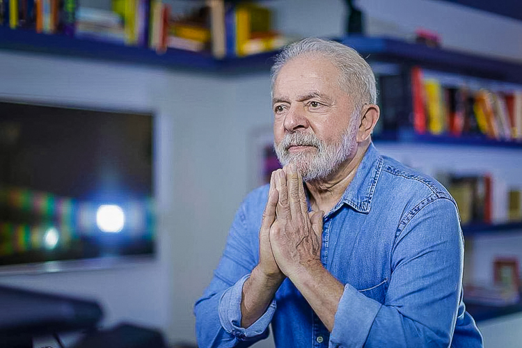 Para Lula, Petrobras tem que pensar no bem-estar de todos