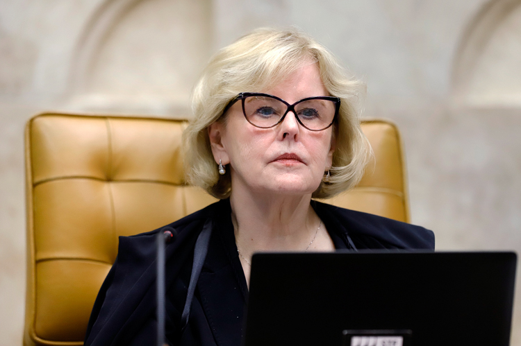 Ministra do STF nega arquivamento de processo contra Bolsonaro