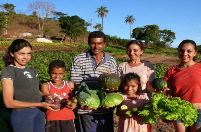 Bolsonaro volta a cortar crédito para agricultura familiar