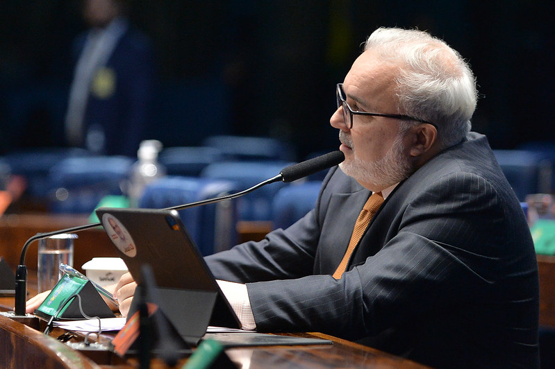 PT no Senado acrescenta lógica do Bolsa Família ao “Auxílio Brasil”
