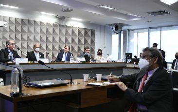Debatedores condenam PL que amplia farra dos agrotóxicos