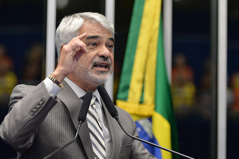 Humberto Costa pede investigação contra ex-presidente da Caixa