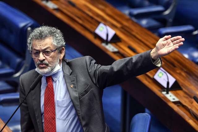 Paulo Rocha enquadra senador porta-voz de fakenews