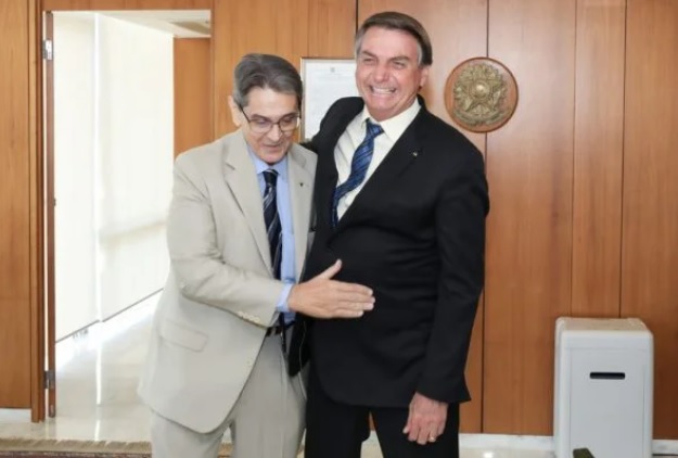 Aliado coloca em prática discurso golpista de Bolsonaro