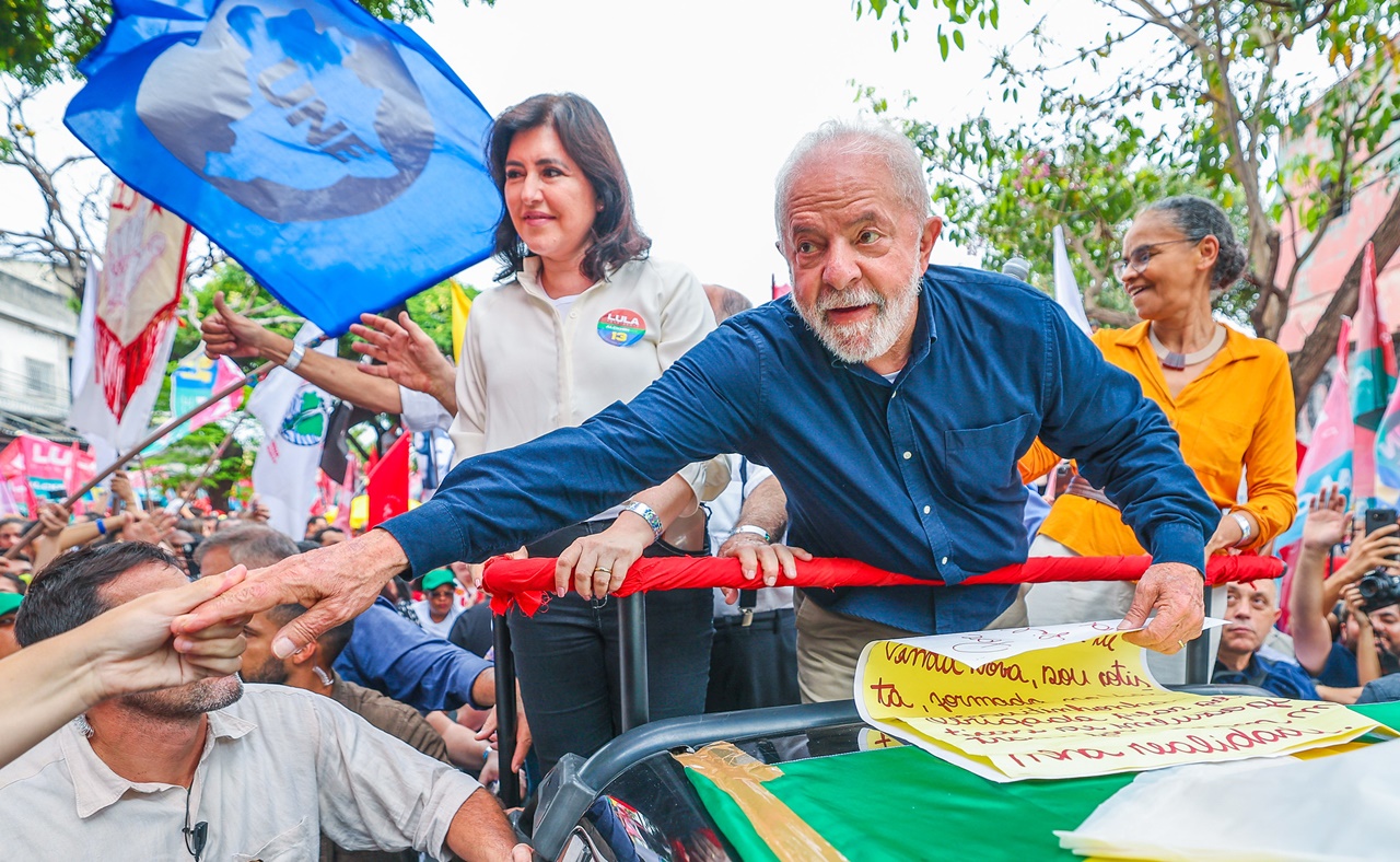 Enquanto Lula prega a paz, minoria bloqueia estradas pelo Brasil