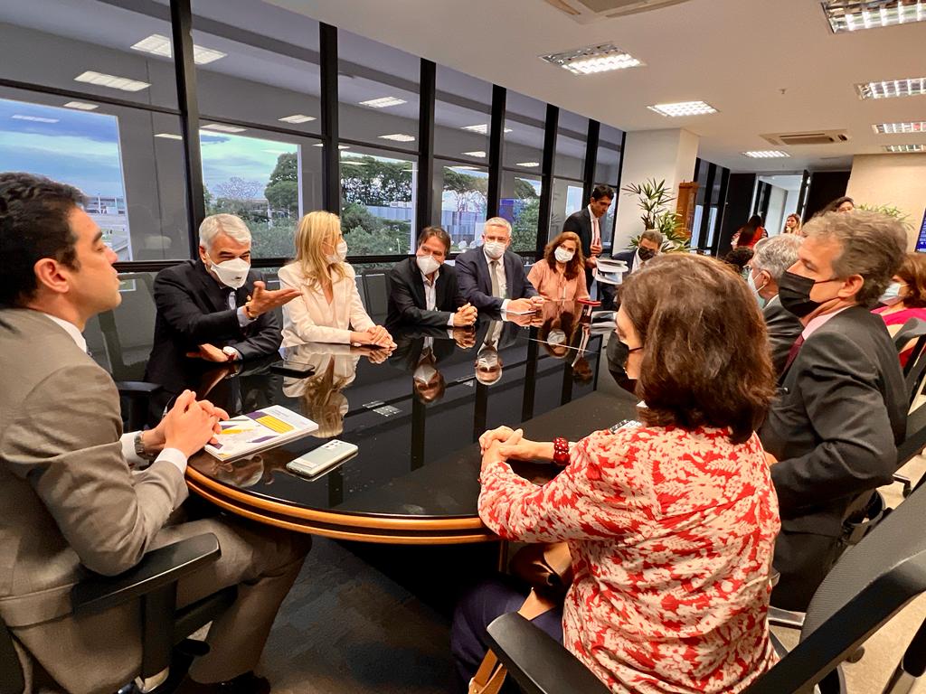 Ante vácuo federal, Gabinete de Transição mobiliza esperança