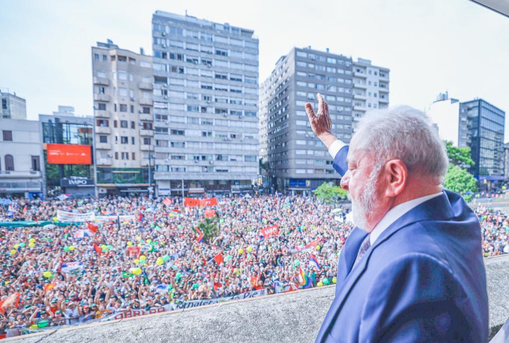 Lula visita Uruguai e defende unidade da América do Sul