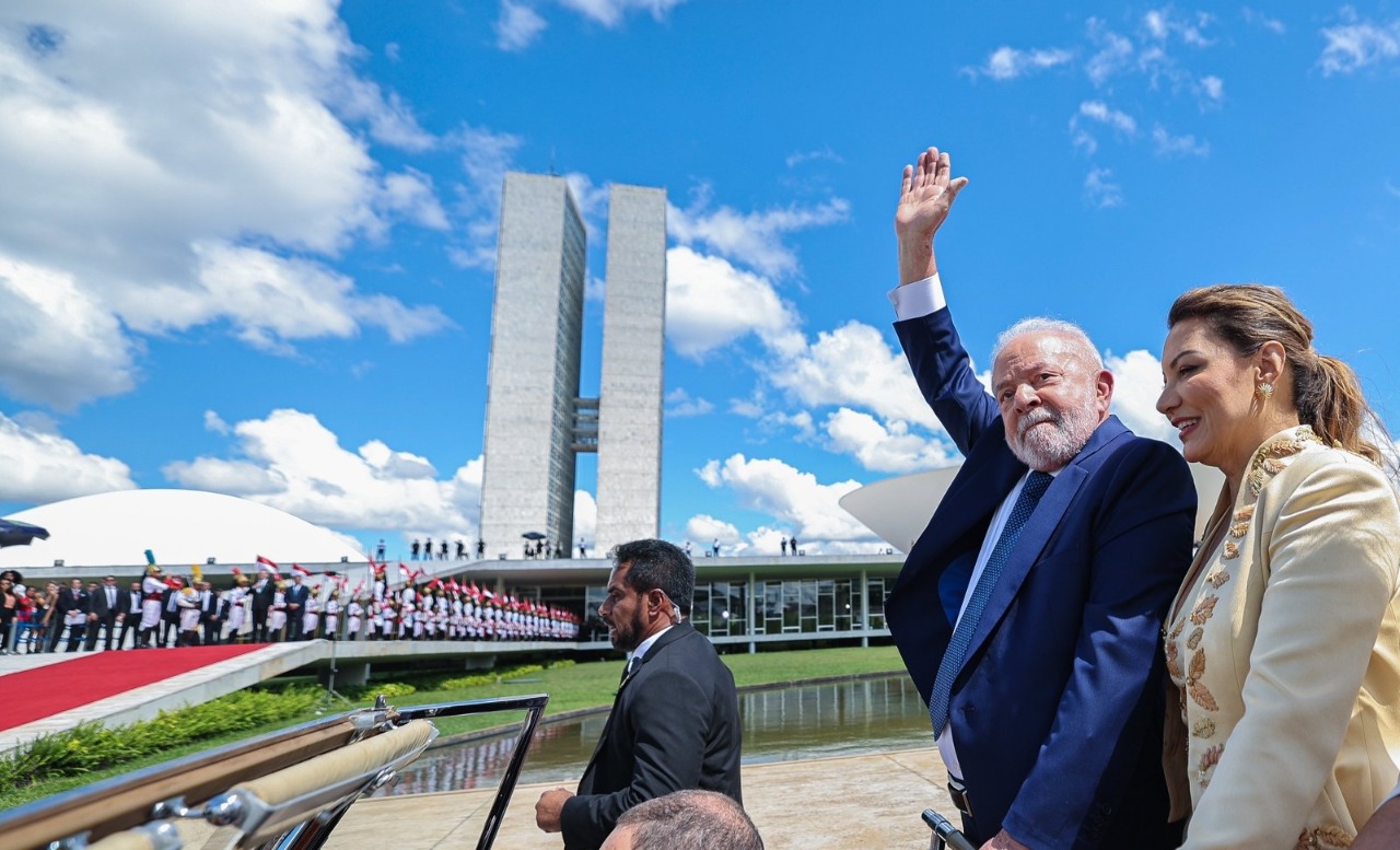 Com Revogaço, Lula marca início da reconstrução do país