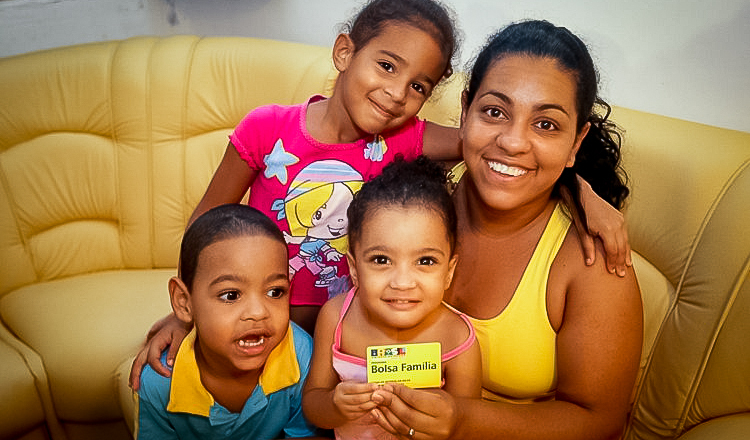 Novo Bolsa Família bate recorde de transferência de renda: R$ 14 bi