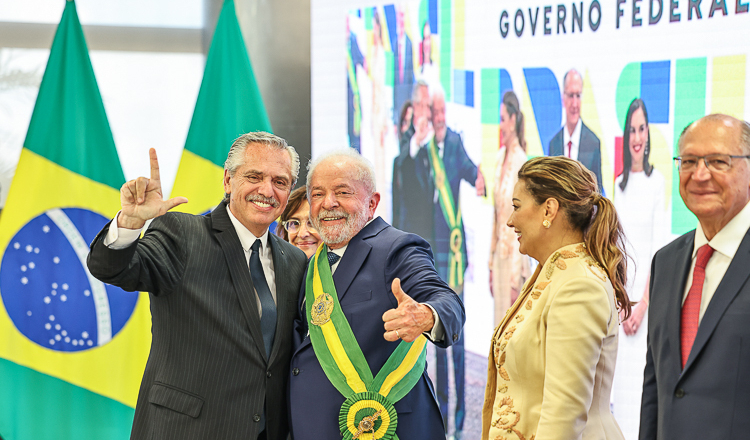 Brasil de volta: Lula é recebido pelo mundo de braços abertos