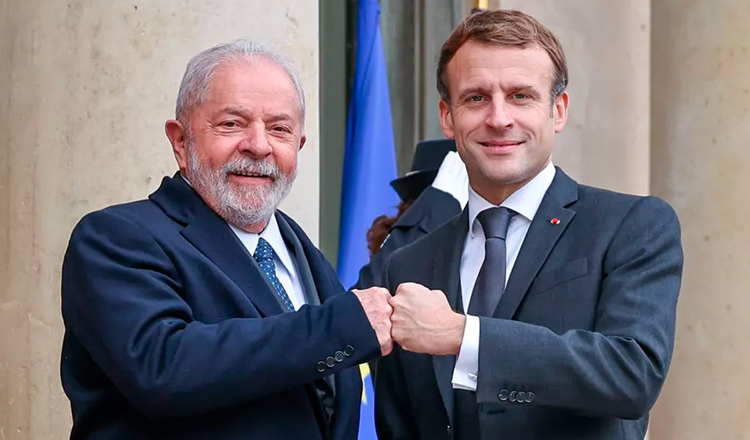 Lula e Macron conversam sobre clima e governança global