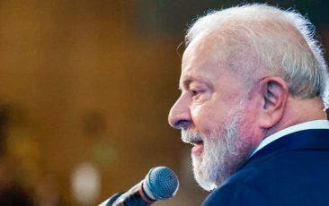 Melhoras, Lula: “que continue a reconstruir o país”