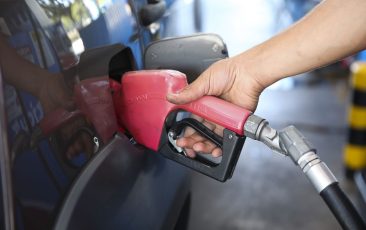 Após redução do diesel, Petrobras estuda baixar preço da gasolina