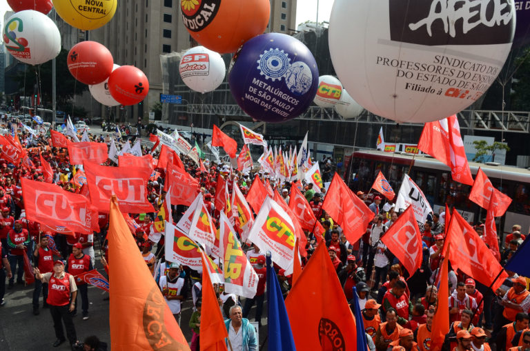 Governo Lula reajusta Mínimo e retoma aumento real