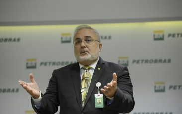 Presidente da Petrobras explicará política de preços de combustíveis
