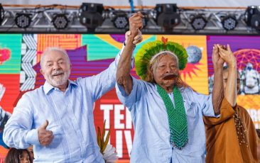 Lula mostra que estamos no caminho da retomada, diz Wagner