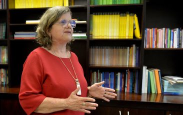Teresa Leitão enfatiza defesa de gestão democrática na educação pública