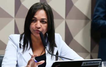CPMI do Golpe: bolsonarista perde a linha e agride relatora
