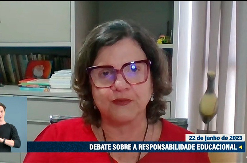 Debatedores criticam viés punitivo de projeto de responsabilidade educacional