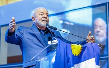 Lula afirma que Brasil vai voltar a ter crédito acessível