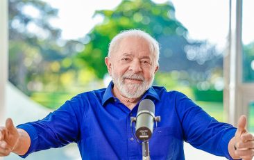 Lula anuncia recursos para educação e infraestrutura