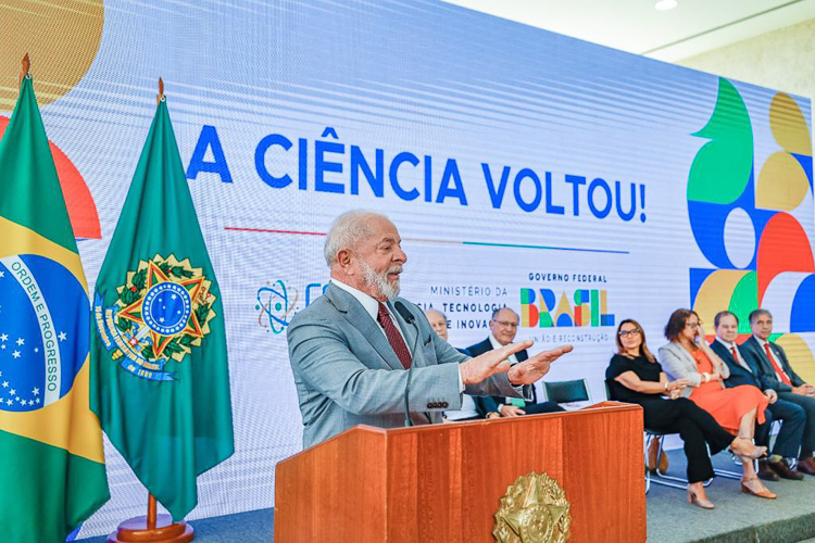Lula recoloca a ciência e a tecnologia como partes da espinha dorsal do Estado