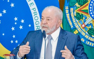 Lula fortalece política industrial para “gerar novas oportunidades para a população”