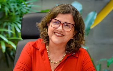 Igualdade salarial empodera a mulher, aponta Teresa Leitão