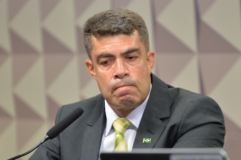 Ex-assessor de Bolsonaro se enrola todo e não consegue explicar transações milionárias
