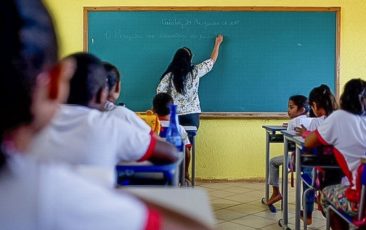 Governo Lula prioriza valorização e formação de professores
